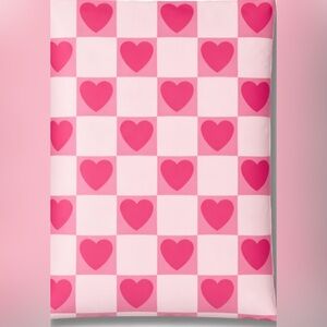 25 heart checkered poly mailers